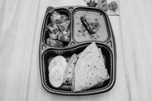 Jain Dal Tadka With Dry Veg Thali