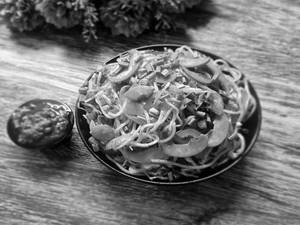 Mushroom Schezwan Noodles