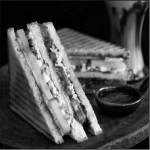 Jain Grilled Double Decker Mumbai Masala Sandwich (300 Gm)