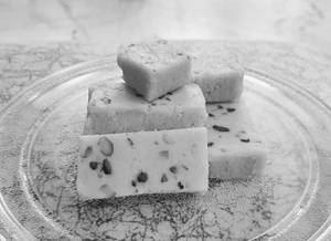 Mawa Pista Burfi