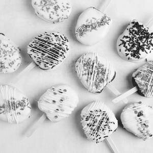 Cakesicles                                