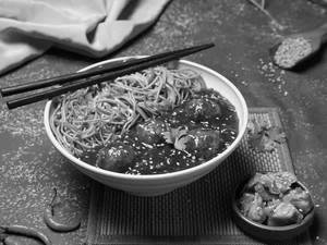 Hakka Noodles + Manchurian Gravy