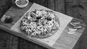 Schezwan Chicken Pizza