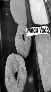 Medu Vada Combo (2 Medu Vada & 1 Idli)