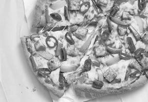 Kadhai Paneer Pizza