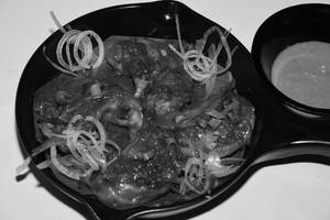 Veg Schezwan Momos (8Ps)