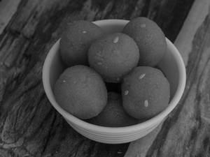 Kesar Laddu
