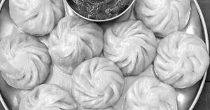 Veg Momos [10 Pieces]
