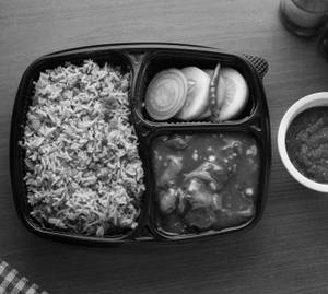 Veg Fried Rice With Chilly Chicken Gravy (4pc)