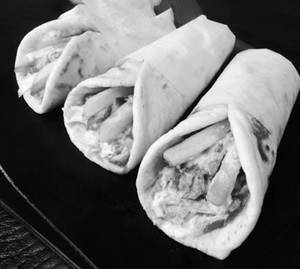 Kuboos Shawarma Roll