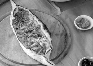 Zaatar Chicken Pide