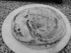 Lacchedar Paratha [ 4 Pc }