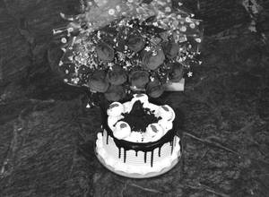 Black Forest Cake [500g] + 10 Red Roses
