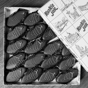20 Chocolate Boat with Large Travel Box