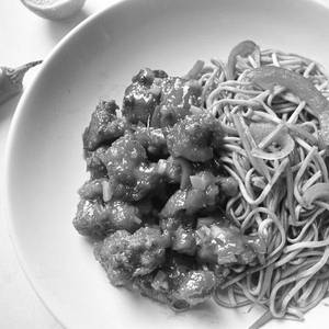Veg Noodles With Chilly Chicken