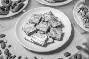 Kaju Kesar Barfi