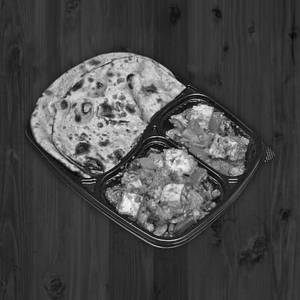 Kadhai Paneer Full + 8 Butter Roti + Salad