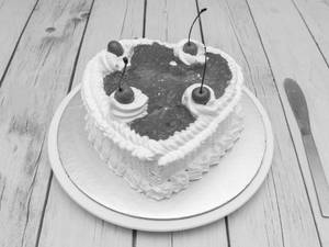 Heart Shape Vanilla Cake (1/2 kg)