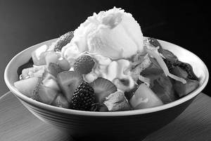 Fruit salad with strawberry ice cream