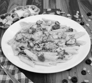 White Sauce Chicken Pasta