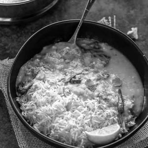 Dal tadka With Butter Naan & Salad
