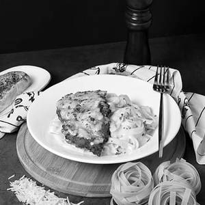 CHICKEN PARMESANA FETTUCCINE PASTA