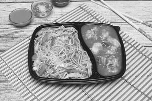 Chicken Hot Garlic Sauce With Veg Hakka Noodles