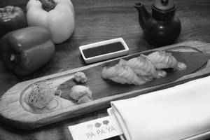 Sake Nigiri (Salmon) (4 Pcs)