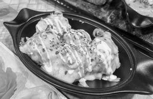 Cheese Sauces Classic Chicken Pan Fried Momos [5 Pieces]