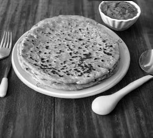 2 Paneer Capsicum Paratha+Chana Masala+Curd+Pickle