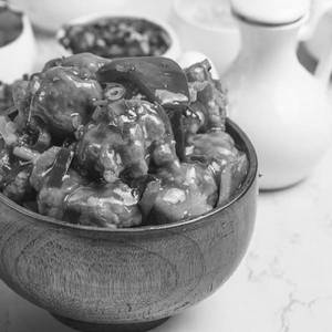 Chicken In Plum Sauce (12 Pcs)