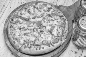 Spicy Paneer Pizza