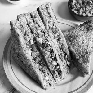 Pesto Paneer Sandwich