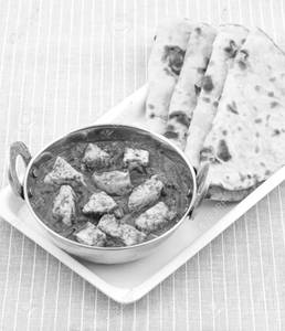 Palak Paneer With 5pc Hath Roti