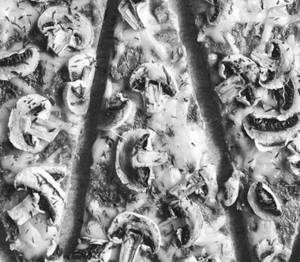 Mushroom Chilly Garlic Pizza Al Olio Pepeperoncino [ San Marzano Spicy Tomato Sauce,basil,herbs ]