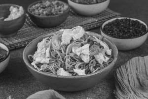 Egg Hakkah Noodles [650 Ml]