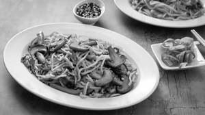 Mushroom chowmein