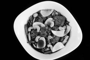 Gung Bao Chicken with Red Onion And Cashewnut