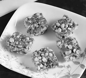 Sing Chikki (200 Gms)