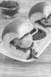 Vada pav