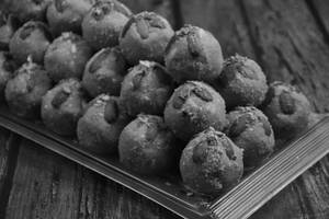 Dryfruit Besan Ladoo ( Desi Ghee)