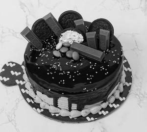 Kitkat Cake With Gems Cake (500gm)