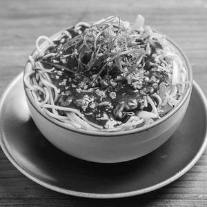 Veg Hakka Noodles Bowl With Manchurian Gravy