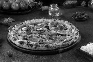 Naples - Sundried Tomato & Rocket Pizza