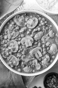 Matar Mashroom