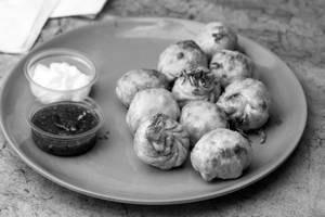 Fried veg momos