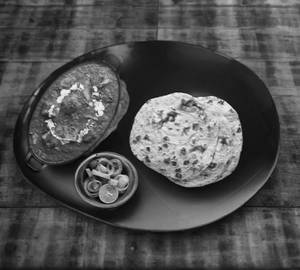 Butter Paneer Masala With 4 Tawa Roti Meal