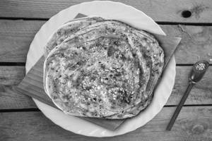 Lehsuni Mirchi Parantha