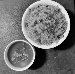 Vegetable Schezwan Fried Rice Bowl And Gravy
