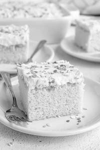 Vanilla Cake (1 Piece)